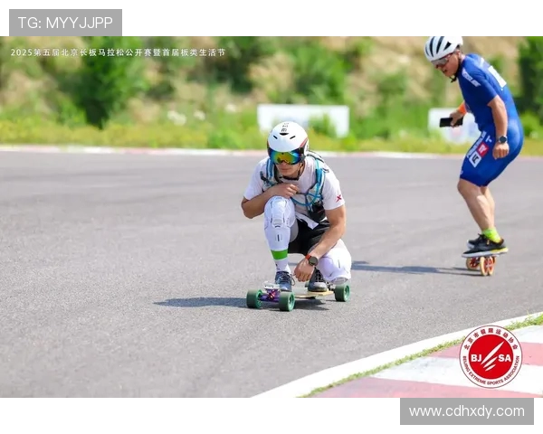 重庆滑板队在城市马拉松中拼搏奋斗的感人故事与不屈精神