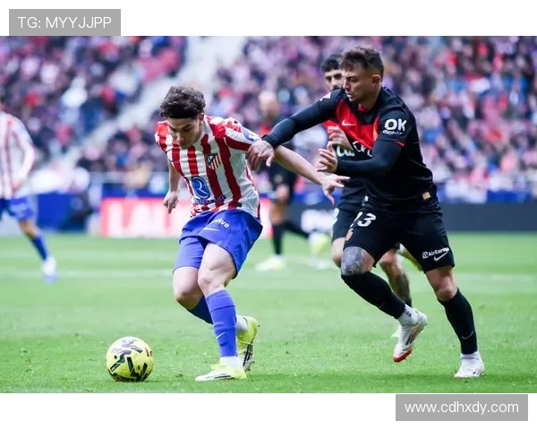 探索足球运动员职业生涯发展与竞技精神塑造全球体育文化影响深刻 探索足球运动员职业生涯发展与竞技精神塑造全球体育文化影响深刻