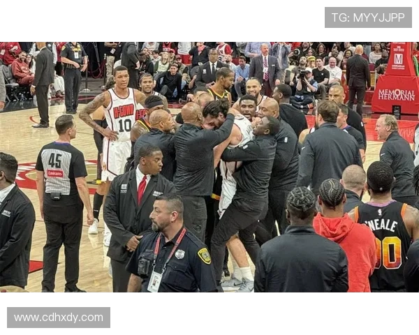 勇士与马刺西部决赛第四场激战回顾与精彩瞬间分析 勇士与马刺西部决赛第四场激战回顾与精彩瞬间分析